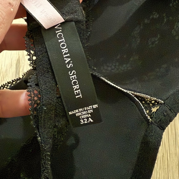 Victoria’s Secret embellished lace push up bra - Picture 7 of 14